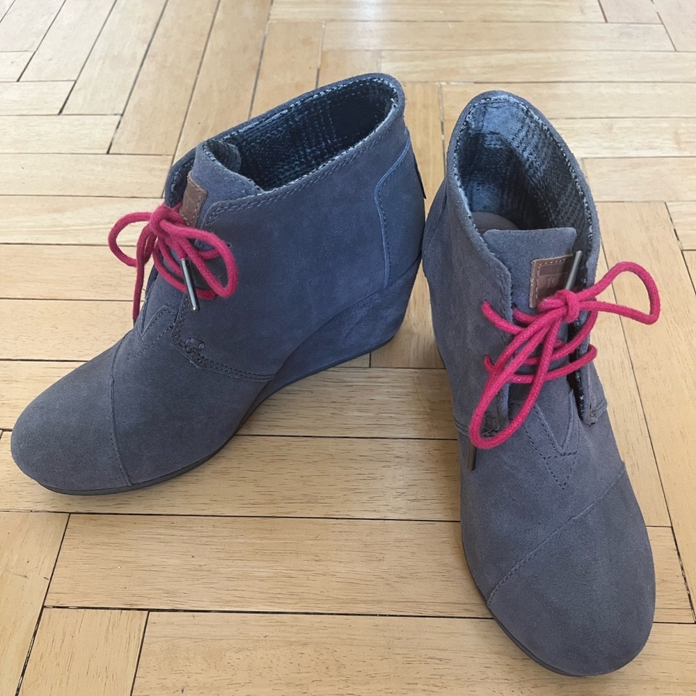 Tom’s wedge lace up desert boot sz 7